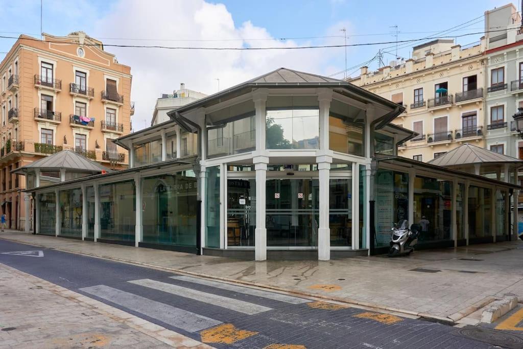 Sunny Cozy Penthouse With A Terrace At Plaza Del Carmen Apartamento Valência Exterior foto