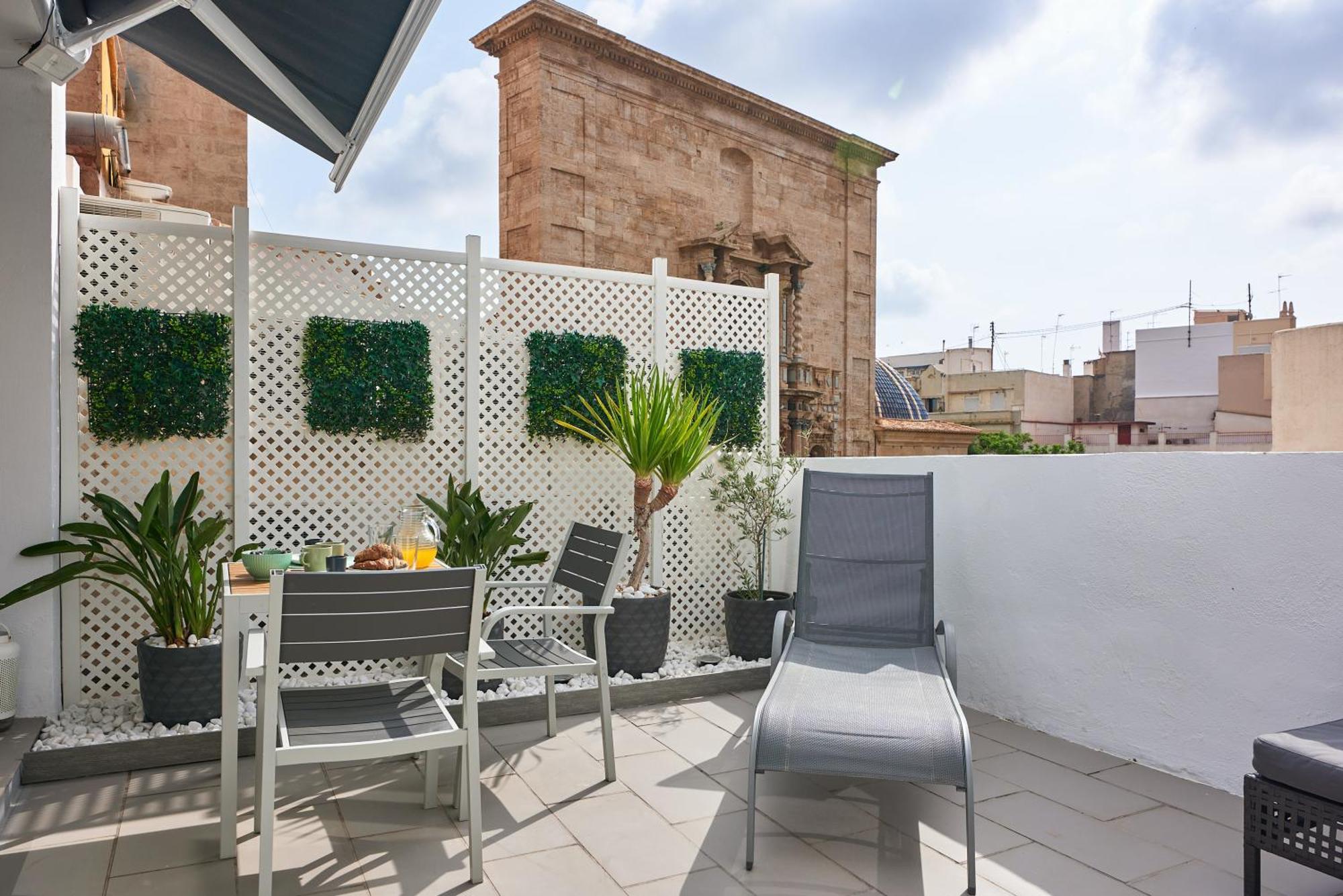 Sunny Cozy Penthouse With A Terrace At Plaza Del Carmen Apartamento Valência Exterior foto